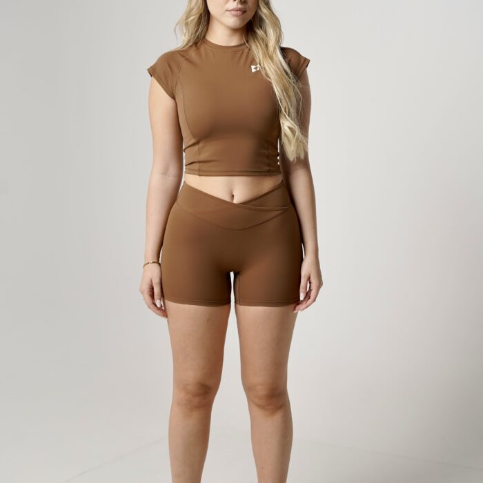 Avelyn Yoga Top and V-cross shorts brown