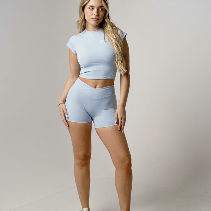 Avelyn Yoga Top and V-cross shorts baby blue
